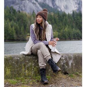 Elegant Beige Women's Puffer Vest